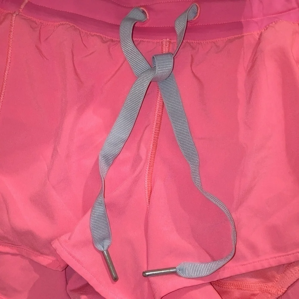 Lululemon Hotty Hot Short 2”  Flash Light Size 6 - Picture 5 of 15